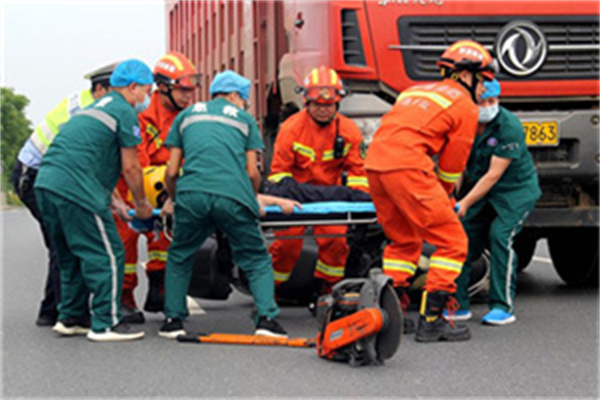 港北区道路救援_汽车搭电送油|补胎换胎24小时