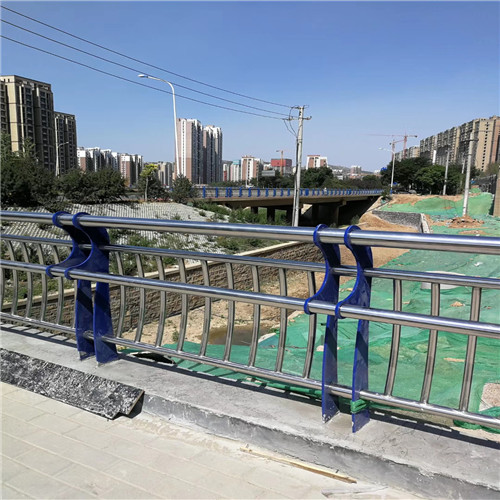 公路隔离防撞护栏免费技术指导/排行一览