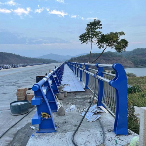普兰店不锈钢河道护栏河道栏杆定制电话2025年报价一览