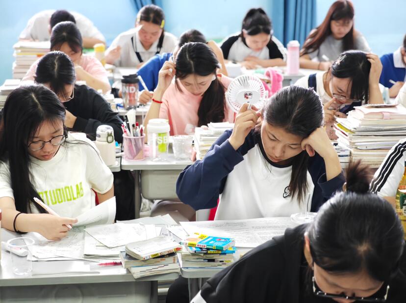 百里杜鹃管得严的高中学校哪家正规<报名情况>2025收费一览